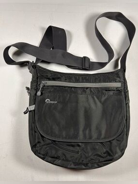 Lowepro Streamline 250 - Camera Travel Messenger Padded Bag Protective!